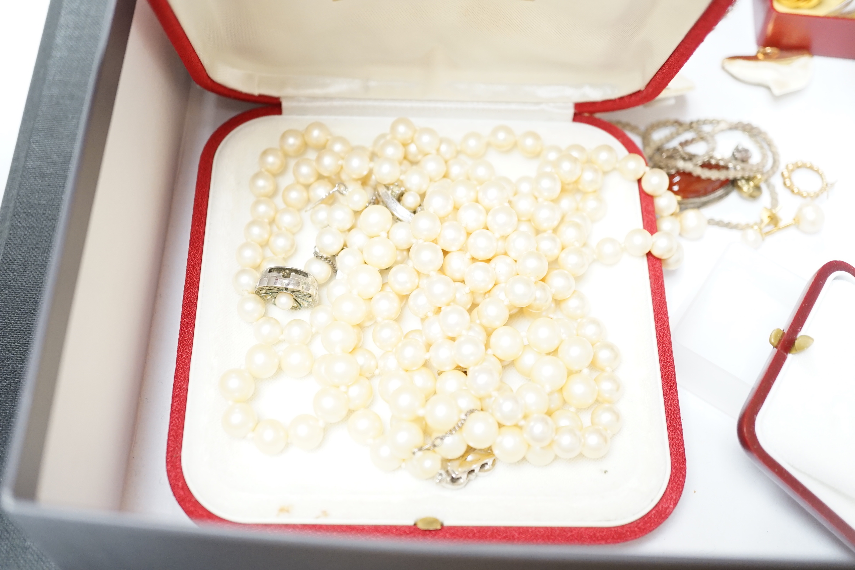 A quantity of assorted jewellery including costume, silver hinged bangle, etc.